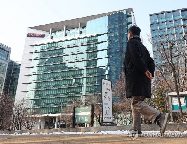 부동산 프로젝트파이낸싱(PF)으로 유동성 위기를 겪고 있는 태영건설이 워크아웃을 신청한 가운데 지난달 28일 서울 여의도에 위치한 태영건설 본사 모습. <연합뉴스>